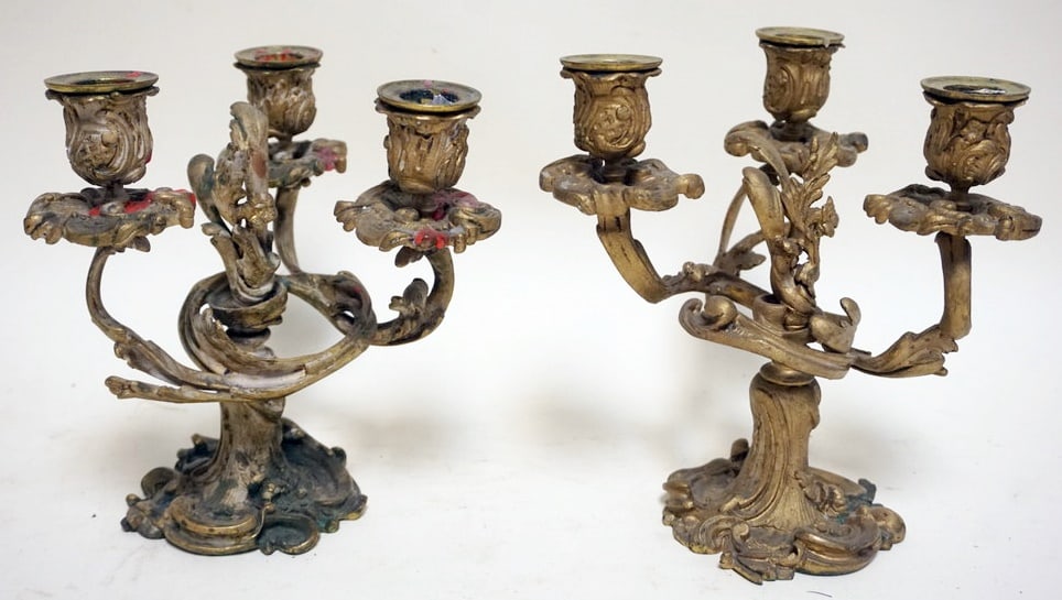 ORNATE VICTORIAN BRASS CANDLELBRAS: ORNATE VICTORIAN BRASS CANDELOBRAS, EACH APPROXIMATELY 8 IN H