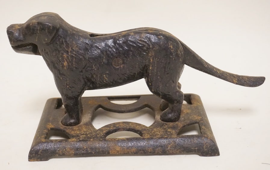 ANTIQUE CAST IRON DOG NUT CRACKER (1 of 3)