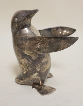 SILVER PLATE PENGUIN FIGURE: SILVER PLATE PENGUIN FIGURE, APPROXIMATELY 6 IN H
