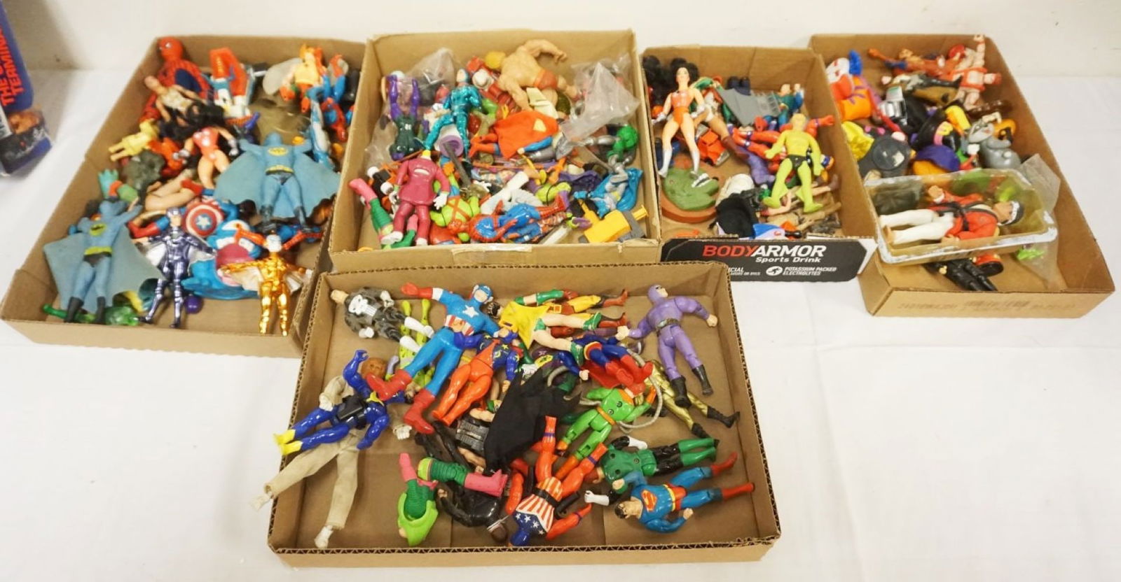 LARGE GROUP OF ASSORTED VINTAGE ACTION FIGURES (1 of 4)