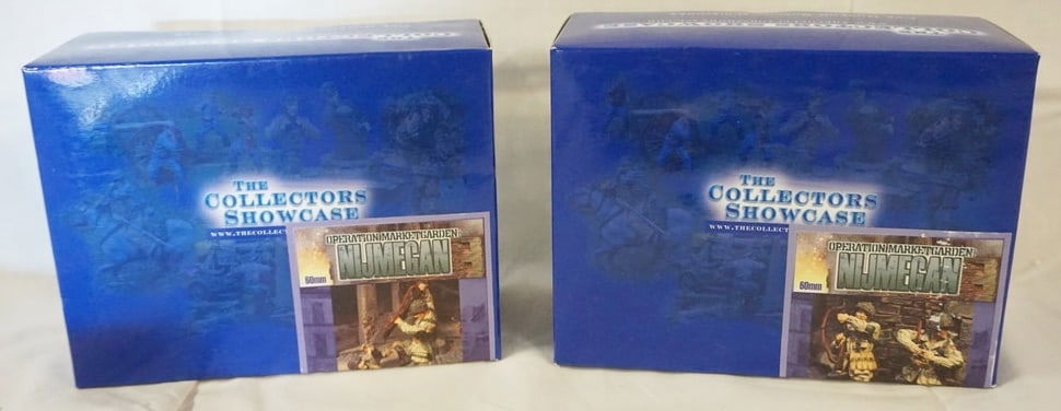 COLLECTORS SHOWCASE WWII MINIATURE SOLDIERS BOXED (1 of 2)