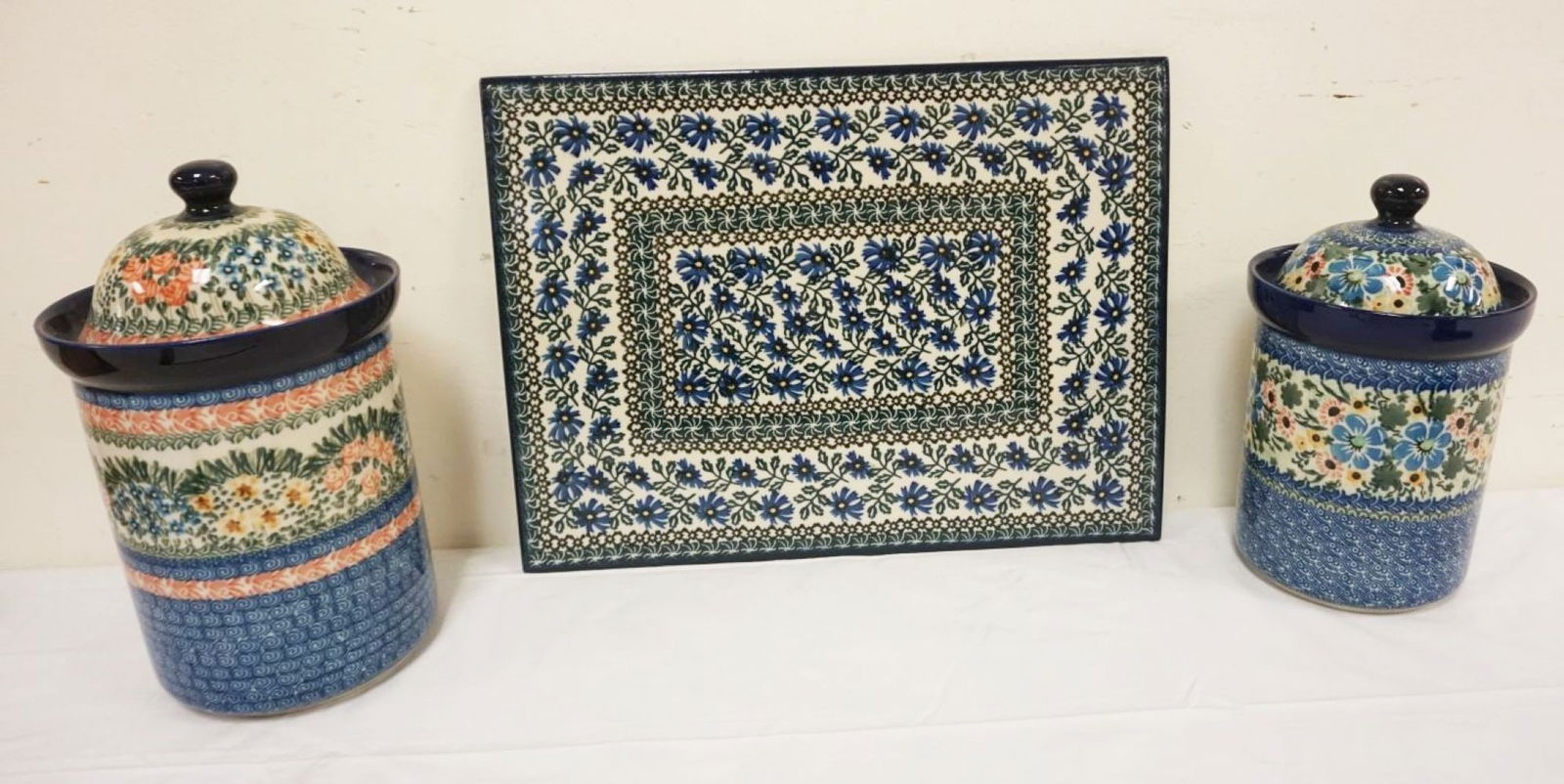 BOLE SLAWIEC POLISH POTTERY GROUP (1 of 3)