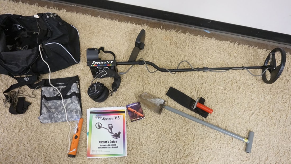WHITES METAL DETECTOR (1 of 7)
