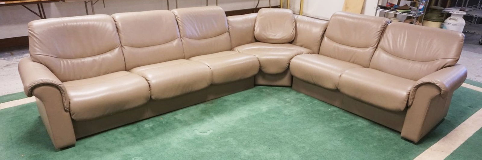 STRESSLESS EKORNES MODERN STYLE LEATHER SOFA (1 of 7)