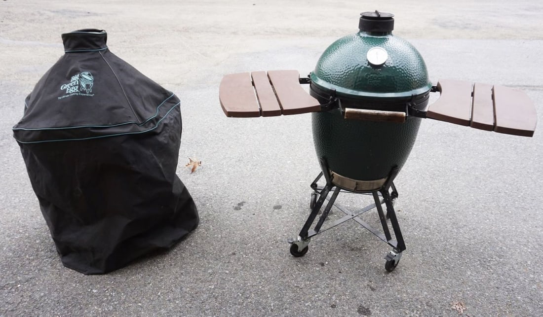 BIG GREEN EGG CHARCOAL GRILL (1 of 4)