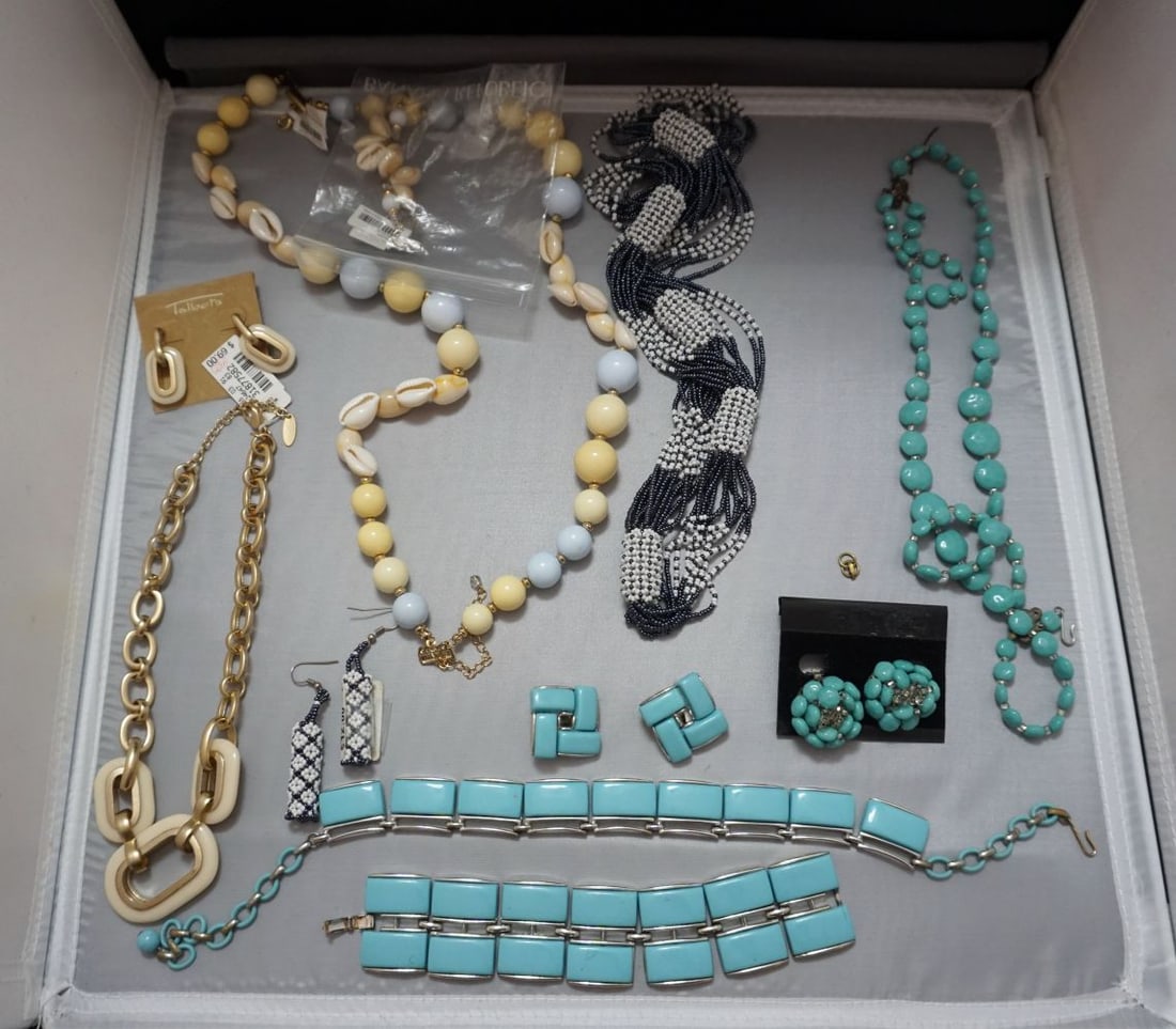 JEWELRY LOT (1 of 1)