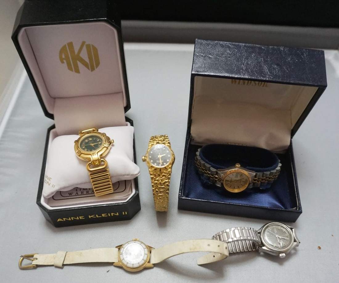 LADIES WATCH GROUP (1 of 3)