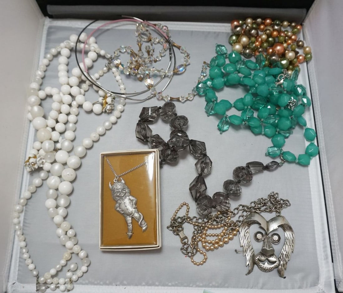 JEWELRY LOT: LARGE LOT OF NECKLACES, INCLUDING INTERNATIONAL PEWTER