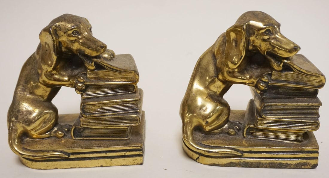 PR CAST METAL DOG BOOKENDS: PAIR OF CAST METAL DOG BOOKENDS DEPICTING A DOG CHEWING ON A STACK OF BOOKS, EACH APPROXIMATELY 3 IN X 4 IN X 5 IN H