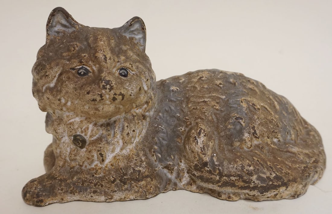CAST IRON CAT DOOR STOP: CAST IRON CAT DOOR STOP *LITCO*, APPROXIMATELY 11 IN X 5 IN X 6 IN H
