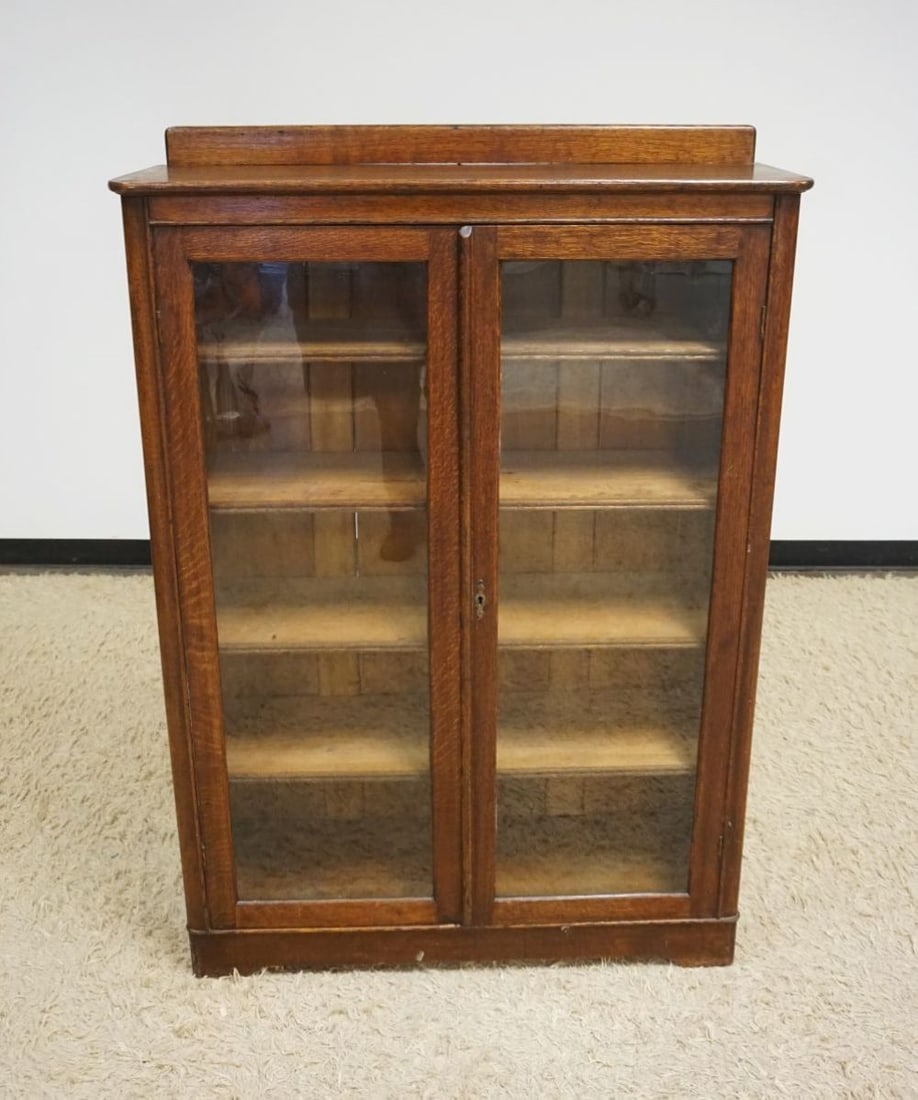 VICTORIAN OAK 2 DOOR GLASS BOOKCASE (1 of 2)