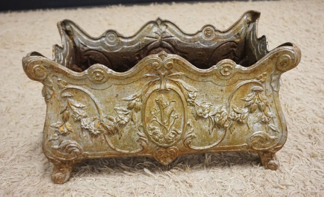 ORNATE CAST METAL VICTORIAN GARDEN PLANTER (1 of 3)
