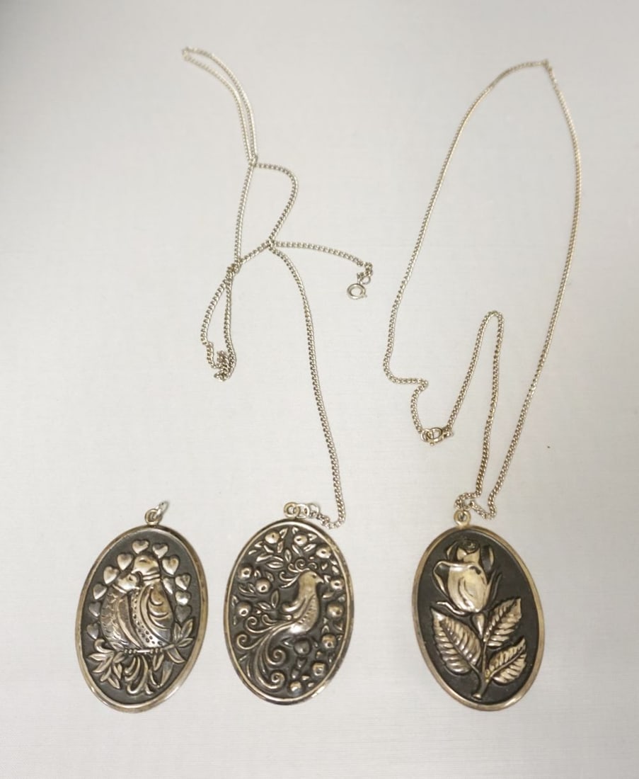 INTERNATIONAL STERLING PENDANTS (1 of 3)
