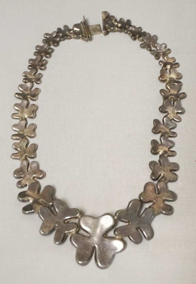 STERLING SILVER 4 LEAF CLOVER NECKLACE (1 of 4)