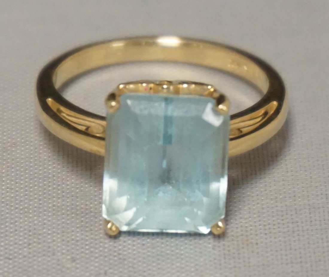 14K AQUAMARINE RING (1 of 3)