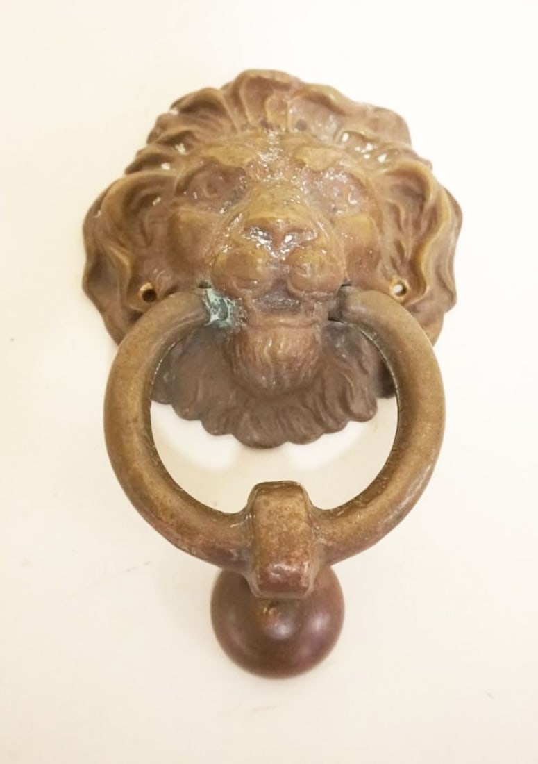 HEAVY CAST BRASS LIONS HEAD DOOR KNOCKER (1 of 2)