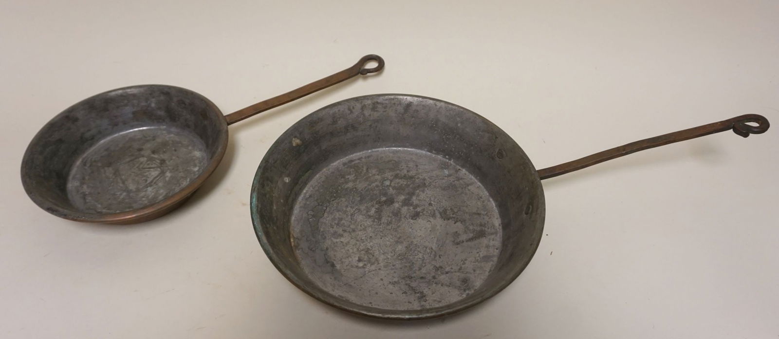 2 ANTIQUE COPPER FRYING PANS (1 of 2)