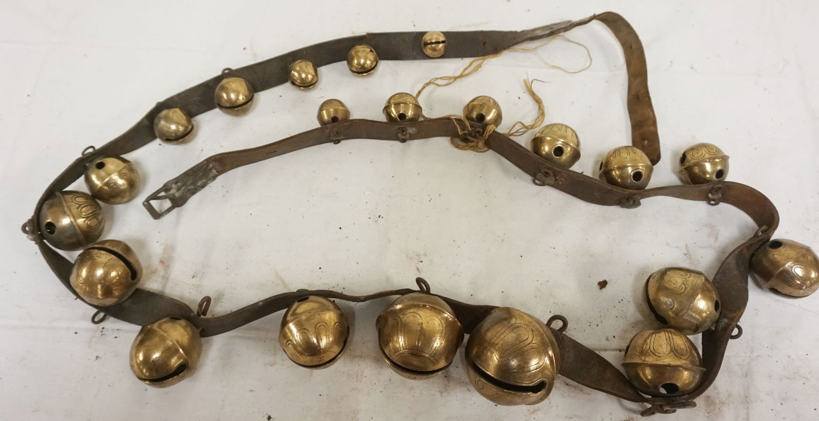 ONE STRAND SLEIGH BELLS (1 of 3)