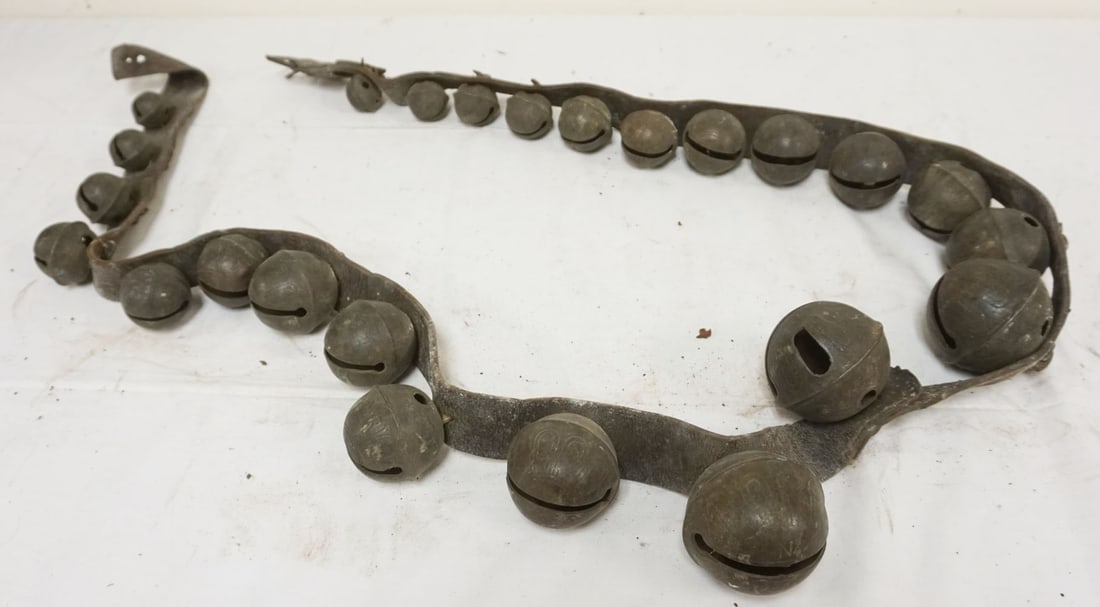 ONE STRAND SLEIGH BELLS (1 of 3)