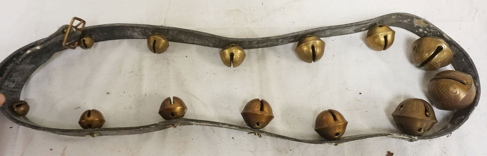 ONE STRAND SLEIGH BELLS (1 of 3)