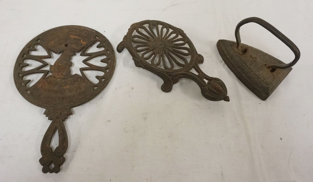 ASSORTMENT OF CAST IRON FLAT IRON & TRIVITS (1 of 2)