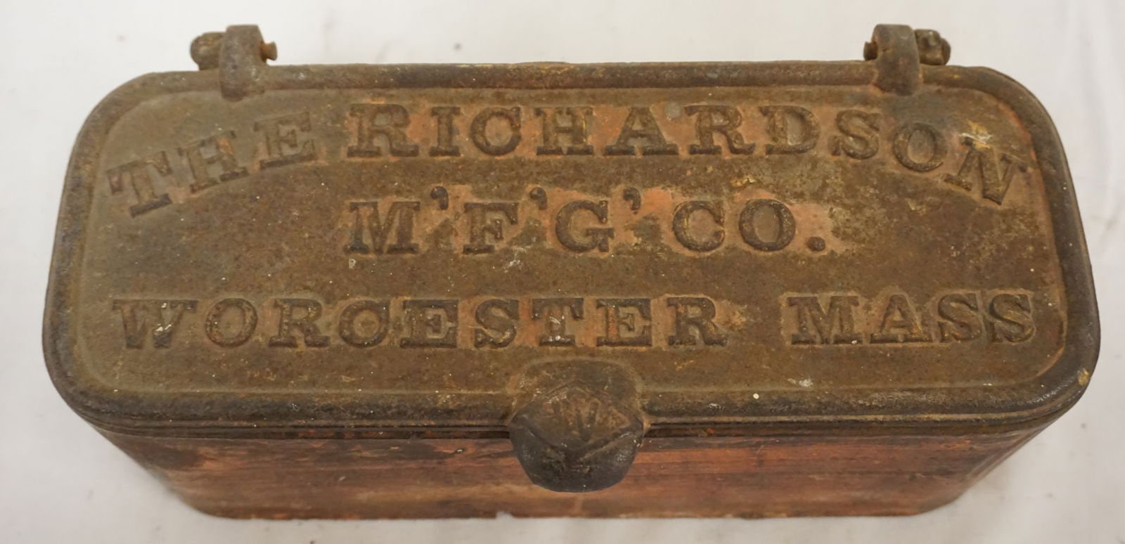 ANTIQUE CAST IRON FARM WAGON WRENCH/TOOL BOX (1 of 5)