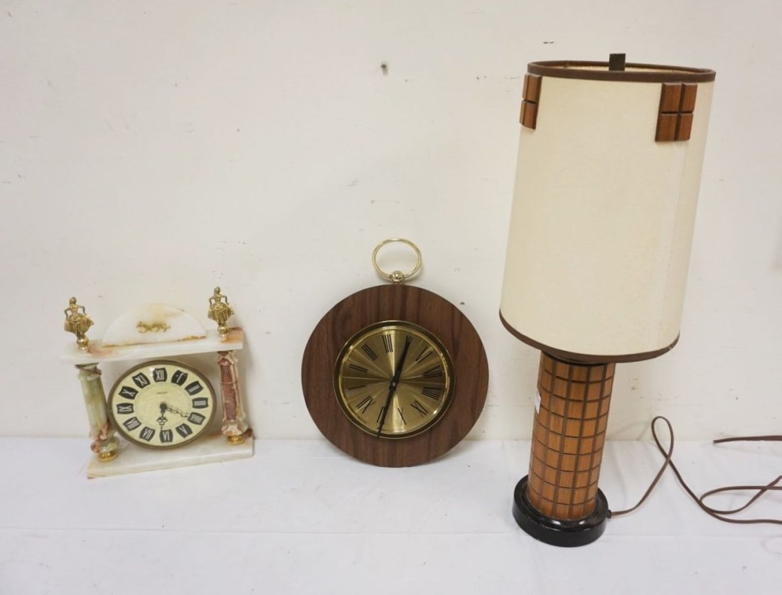 MCM GROUP INCLUDING TABLE LAMP (1 of 3)
