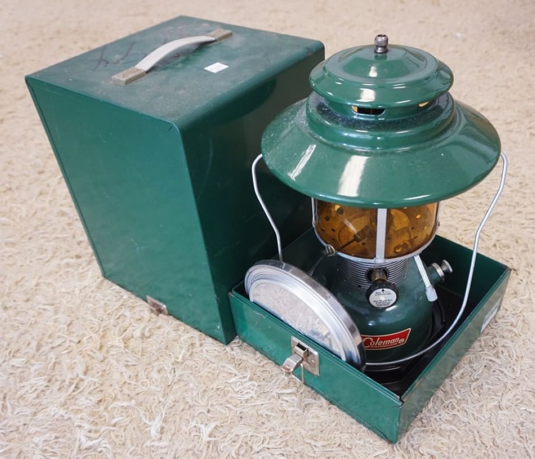 COLEMAN GAS LANTERN (1 of 2)