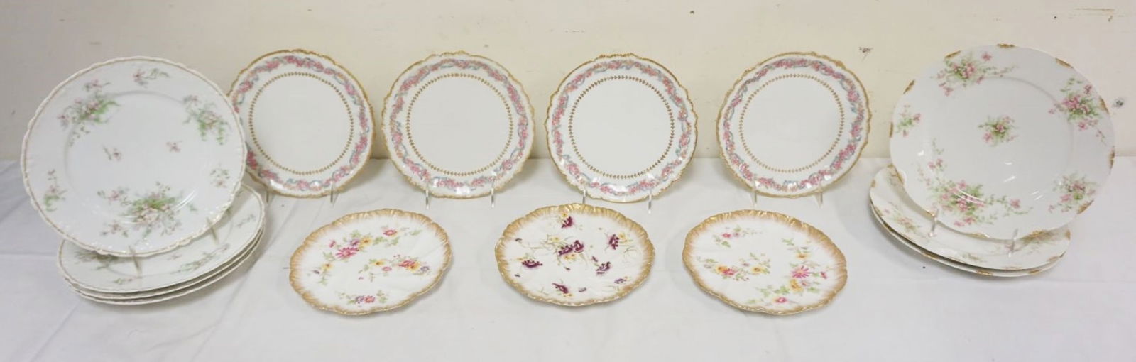 GROUP OF ASSORTED LIMOGES FLORAL DECORATED PLATES (1 of 5)