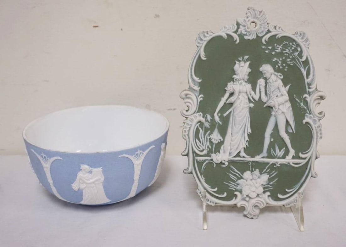 JASPERWARE GREEN WALL PLAQUE & BLUE & WHITE BOWL (1 of 3)