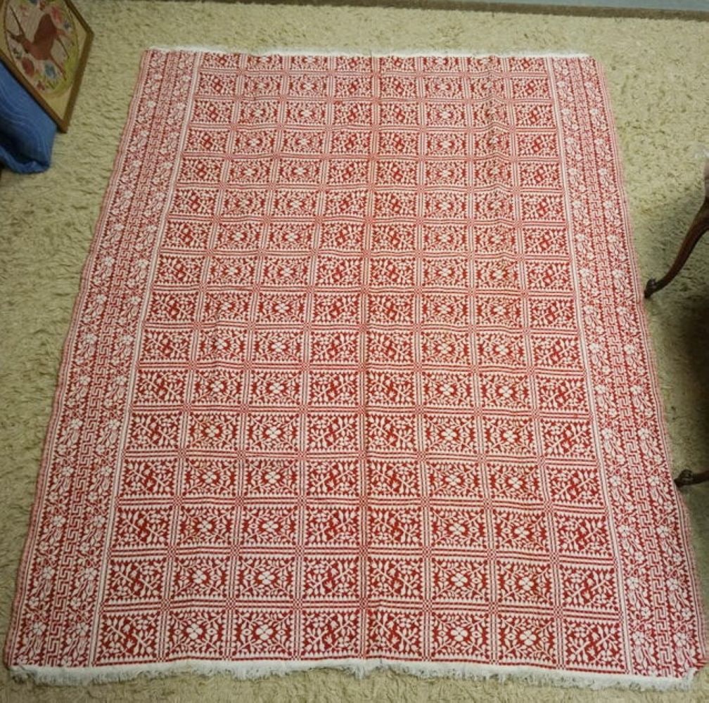 ANTIQUE RED AND WHITE COVERLET: ANTIQUE RED AND WHITE COVERLET, APPROXIMATELY 75 IN X 92 IN