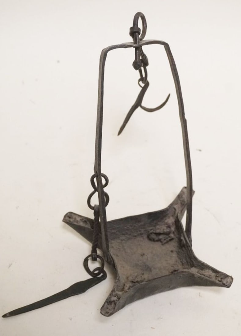 ANTIQUE METAL BETTY LAMP: ANTIQUE METAL BETTY LAMP