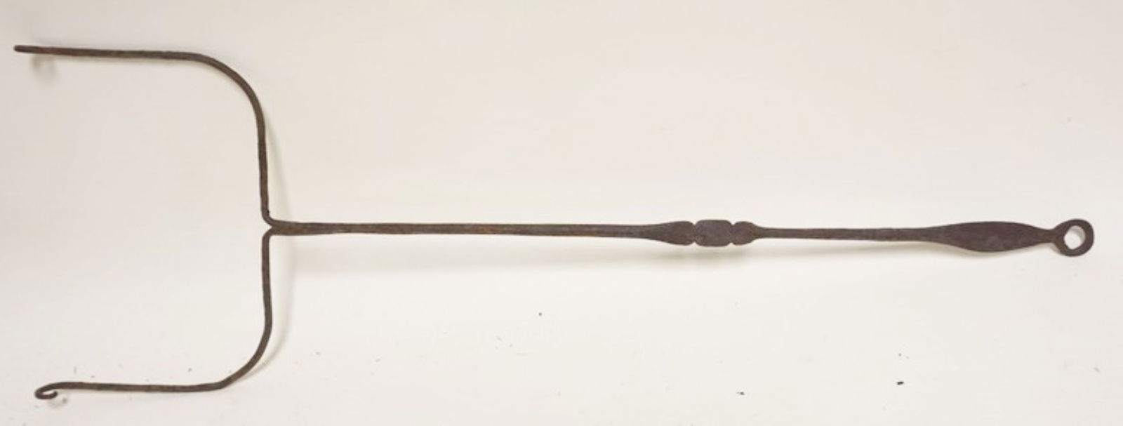 PRIMITIVE WROUGHT POT HANDLE RETRIEVER (1 of 3)