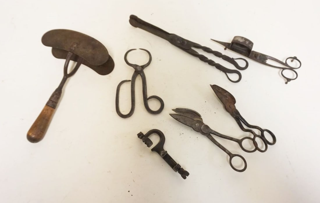 GROUP OF ASSORTED ANTIQUE CANDLE SNUFFS, ETC (1 of 4)