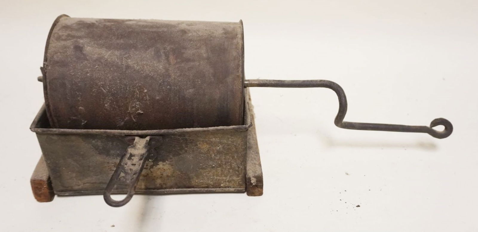 COUNTRY PRIMITIVE TIN CHESTNUT ROASTER (1 of 4)