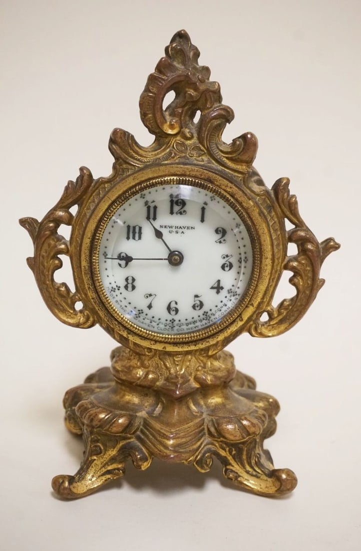 MINIATURE VICTORIAN NEW HAVEN DRESSER CLOCK (1 of 3)