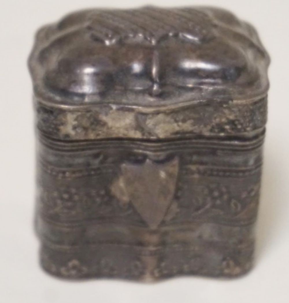 ANTIQUE MINIATURE SILVER HINGED BOX (1 of 6)