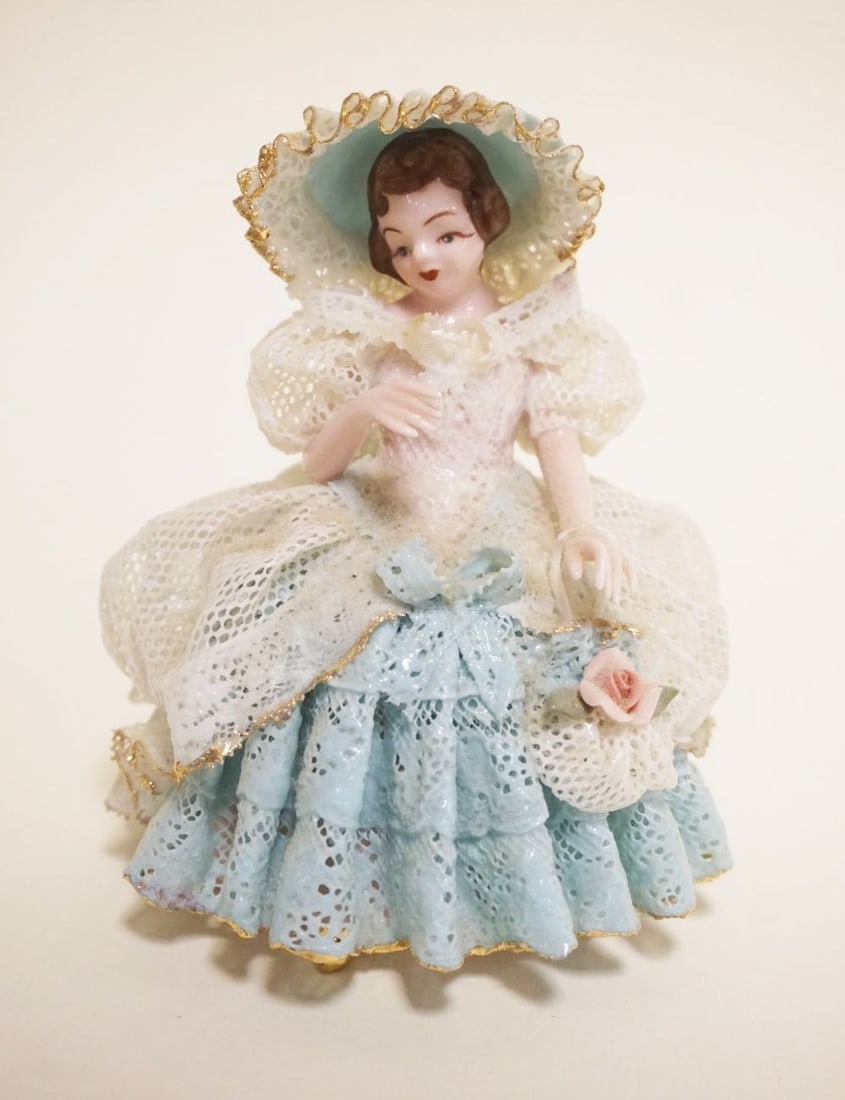 DRESDEN LACE FIGURE (1 of 5)