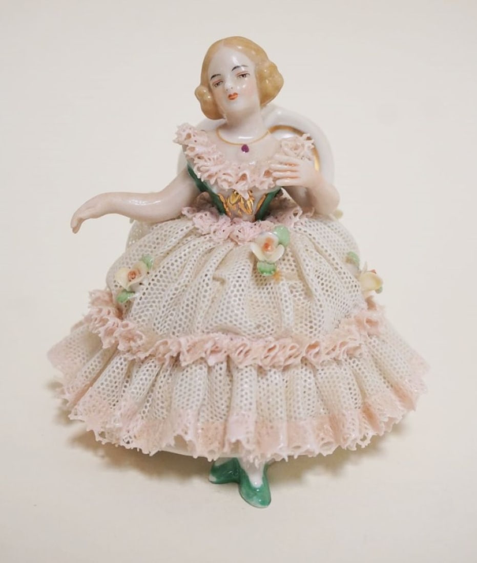 DRESDEN LACE FIGURE (1 of 6)