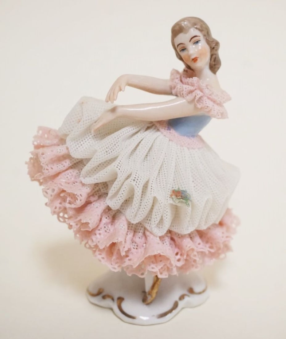 DRESDEN LACE FIGURE (1 of 5)