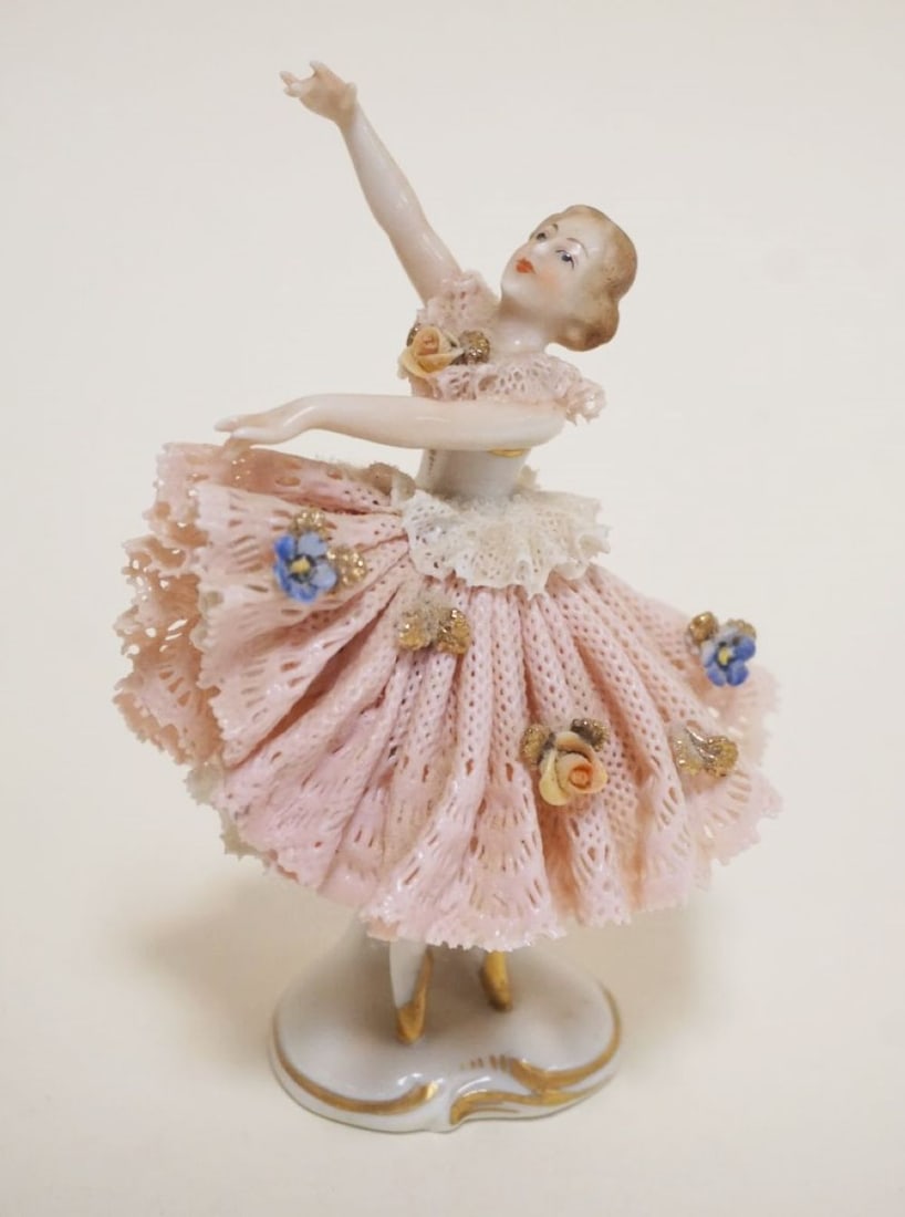 DRESDEN LACE FIGURE (1 of 5)