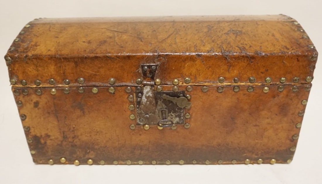 DOME TOP WOOD CHEST (1 of 3)