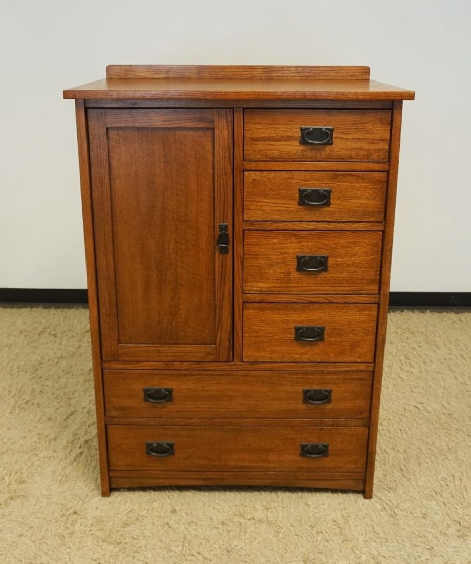 MASTER CRAFT MISSION OAK STYLE CHEST (1 of 7)