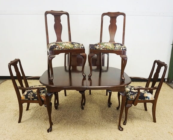 QUEEN ANN STYLE CHERRY DINING TABLE AND CHAIRS (1 of 3)
