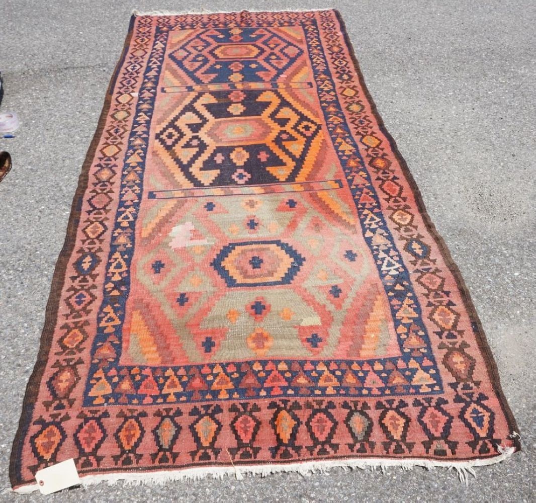 ANTIQUE HAND WOVEN PERSIAN RUG: ANTIQUE HAND WOVEN PERSIAN RUG, APPROXIMATELY 9 FT 9 IN X 4 FT 4 IN