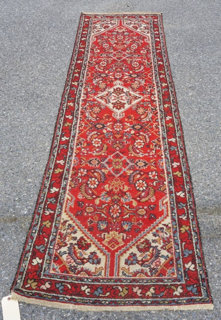 PERSIAN RUNNER: PERSIAN RUNNER, APPROXIMATELY 2 FT 6 IN X 9 FT 2 IN