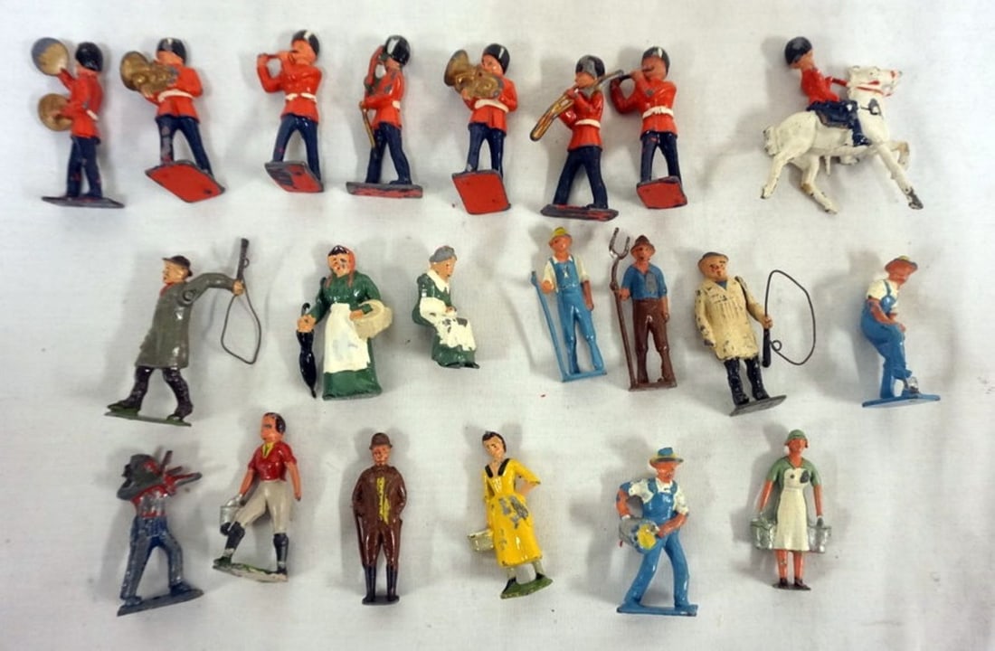 GROUP OF ASSORTED METAL FIGURES (1 of 3)