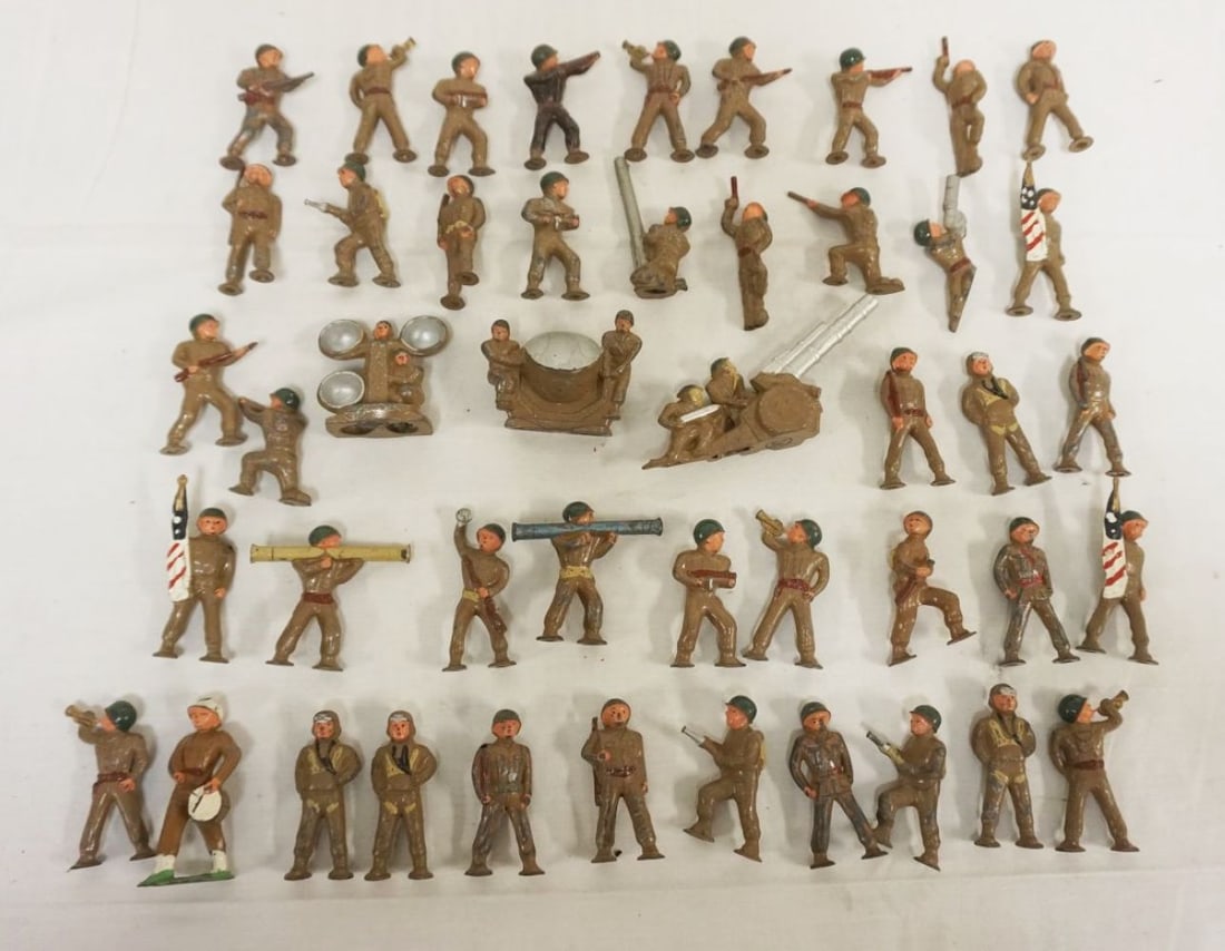 GROUP OF ASSORTED VINTAGE CAST METAL TOY SOLDIERS (1 of 5)