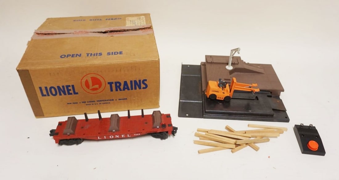 LIONEL O GAUGE TRAIN: LIONEL O GAUGE TRAIN NO 264 OPERATING FORK LIFT
