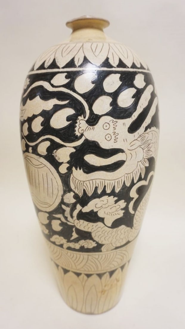LARGE ASIAN POTTERY VASE (1 of 7)